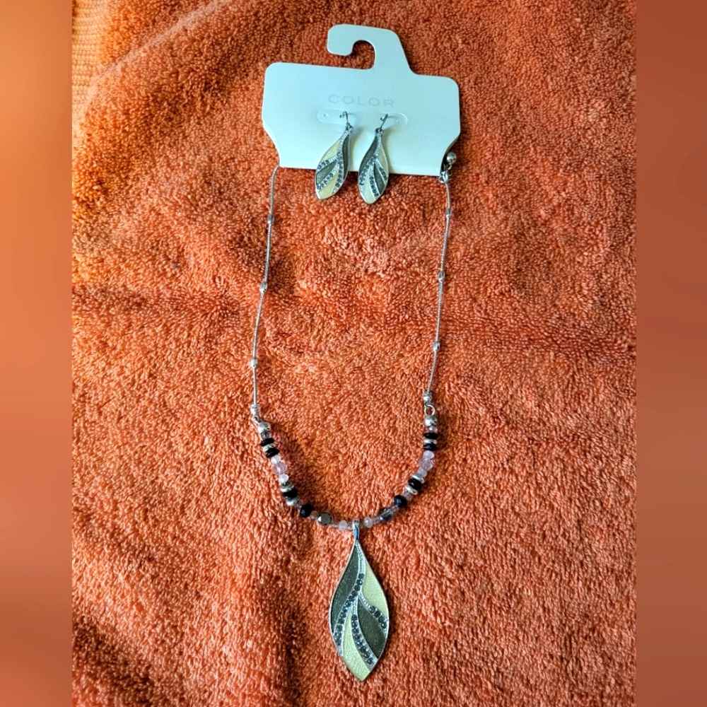 KC Kenneth Cole 18" Silver Tone Necklace w/Drop Enamel Pendant